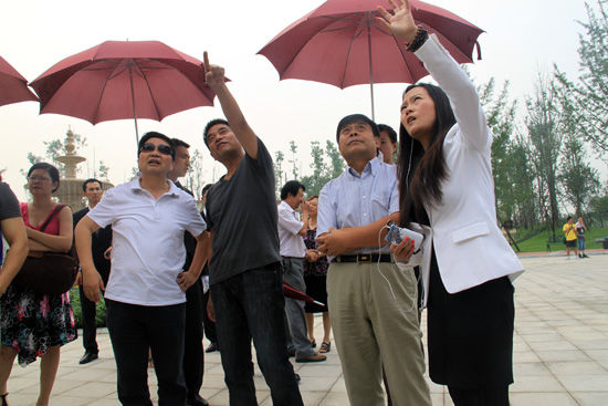 新浪乐居采访希望集团董事局主席刘永言