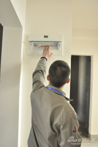 陈工讲解室内电源使用事项 陈工讲解室内电源使用事项