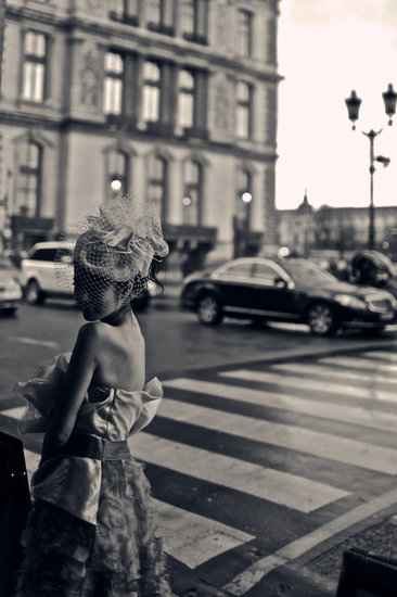 安以轩曝光巴黎黑白街拍 清新淡雅风成焦点(3