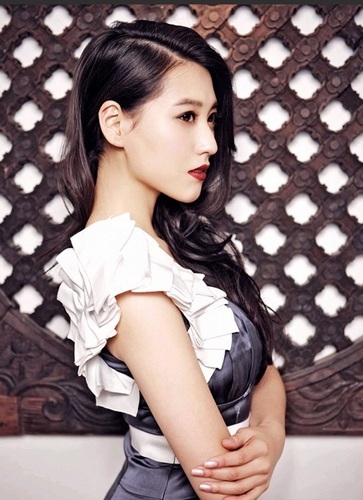 《<em>家有儿女</em>》小雪初长成 宁丹琳秀<em>性感</em>女人照