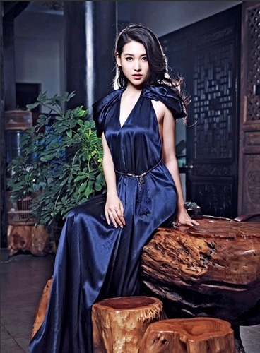 《<em>家有儿女</em>》小雪初长成 宁丹琳秀<em>性感</em>女人照