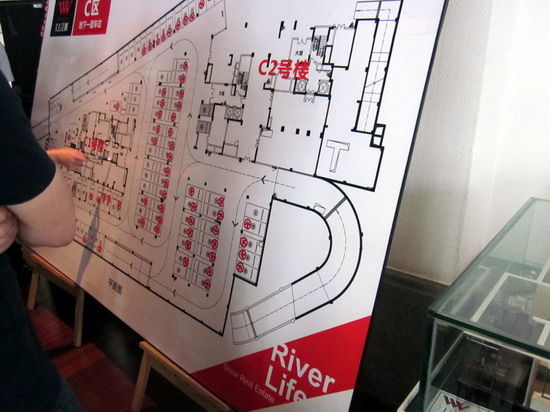 世欧上江城c区车位开盘即罄 黄金价值倍受认可(2)