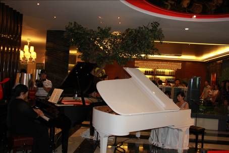 百万级钢琴起奏 安宁保利七彩艺术中心正式启