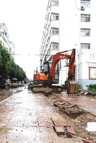 涧西三英花园水网改造半年 工程太缓慢业主闹