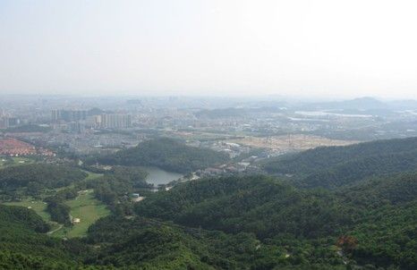 东莞有两座山 一座黄旗山一座莲花山