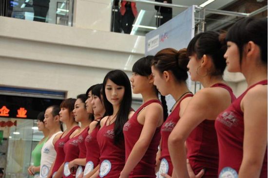 伊莎贝尔2012爱在蓝天国际空姐推介大赛第一