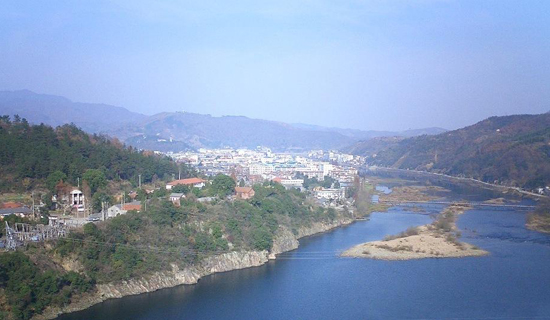 金地集团华东区域地产公司再访青龙寺希望小学