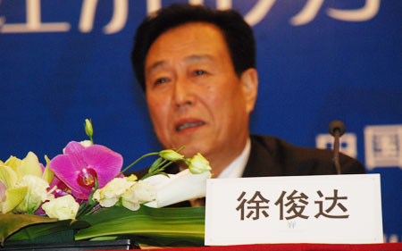 中国物业管理协会常务副会长徐俊达(图)