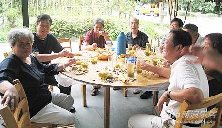 桂花园夏日老年人品茗会