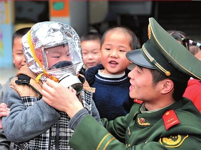 重庆高层住户获发防烟面罩_市场动态
