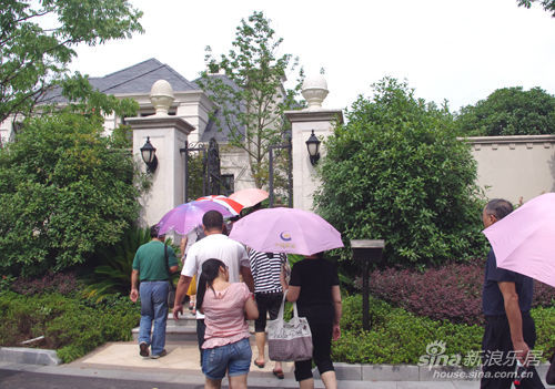 工商银行VIP客户参观绿城千岛湖玫瑰园别墅样板房 工商银行VIP客户参观绿城千岛湖玫瑰园别墅样板房