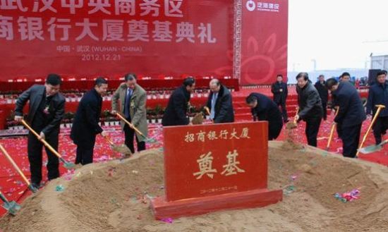 银行柜员图片_武汉招商银行柜员收入