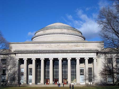 美国麻省理工学院现已有学生近万名