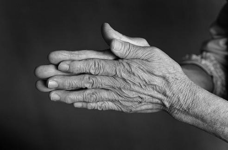 日本公营住宅上千人孤独死 老人占七成(图)_