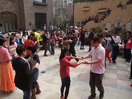 我与春天的N次约会活动在鸿坤罗纳河谷完美落