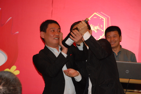 业界领袖齐聚共祝中国房地产信息集团上市成功
