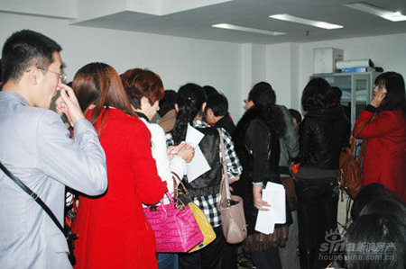 �ֳ�100����ͻ��ɹ�ǩ������������