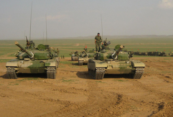 资料图:解放军装甲部队野战训练