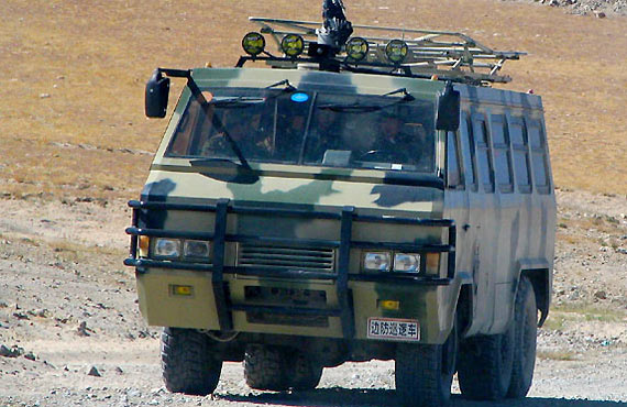 资料图:解放军装备的新型边防巡逻车