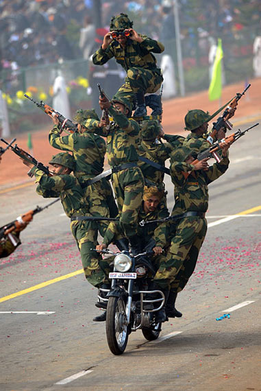 印度严密警戒中举行国庆阅兵严防恐怖袭击