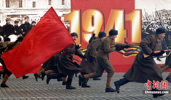 莫斯科再现二战时期红场阅兵