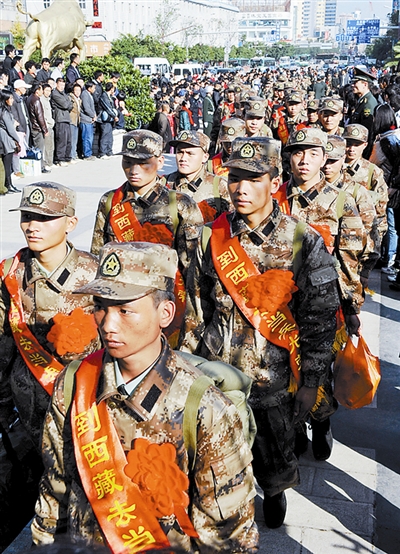 有志青年到部队去 ——全国各地涌动参军报国热潮