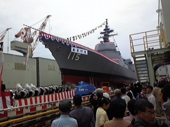 资料图：日本最新型“秋月”级驱逐舰首舰下水。