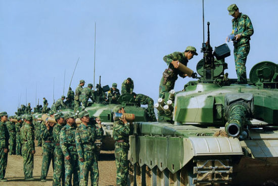 资料图：中国陆军装备的99式坦克。.