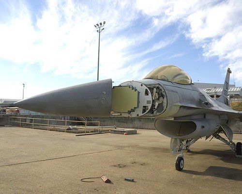 资料图：换装有源相控阵雷达的F-16战斗机。