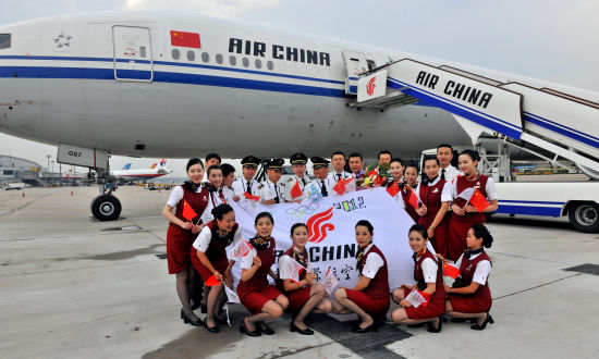 中国奥运代表团搭乘国航航班凯旋