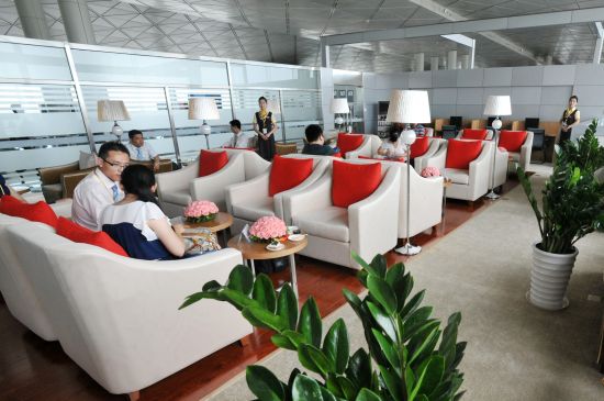 图:天津航空头等舱休息室内景