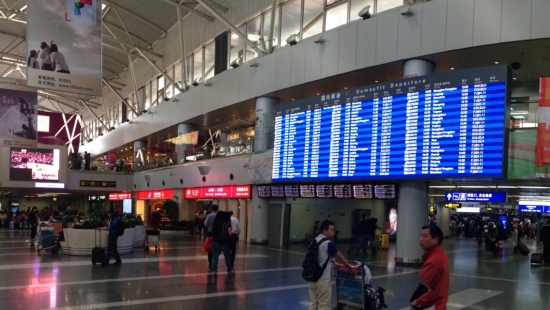 新航显屏亮相首都机场 提供超3小时航班信息|首