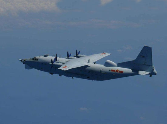 申进科表示，中国空军已出动两架大型侦察机空中巡逻东海防空识别区。图为空军运8侦察机