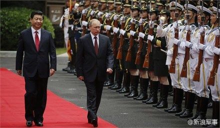 习近平和普京共同出席中俄海上联合军演开幕式