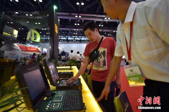 资料图:军民融合装备展昨日在京开幕