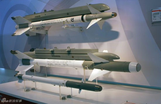 中航工业四款主打外贸型空空导弹集体亮相珠海航展。PL-5EII、SD-10A、PL-9C、TY-90四款导弹已经都是老面孔了，近几年经常在国内外航展上亮相。