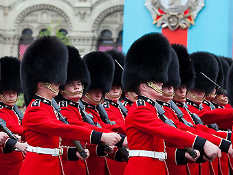 Ӣ��ʿ�����ź�ɫ����μӶ���˹�ı�ʽ�ܲ���