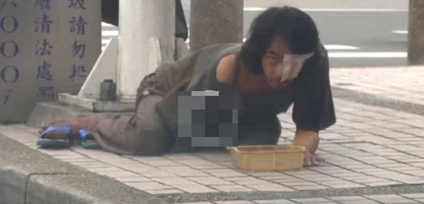 乌拉圭总统当街施舍乞丐获赞西媒称其受人爱戴