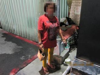 乌拉圭总统当街施舍乞丐获赞西媒称其受人爱戴