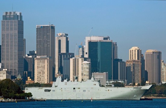 澳军重启航母梦：最强两栖舰将进行直升机起降测试