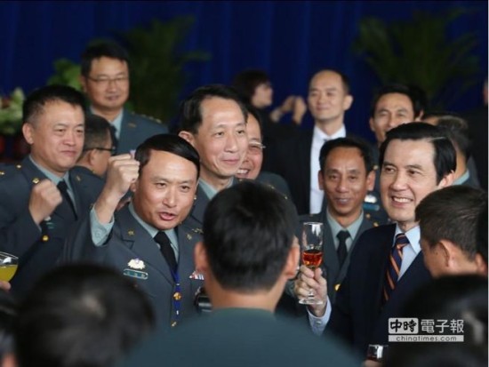 美军新款“阿帕奇”亮相阿富汗战场:敌人目瞪口呆