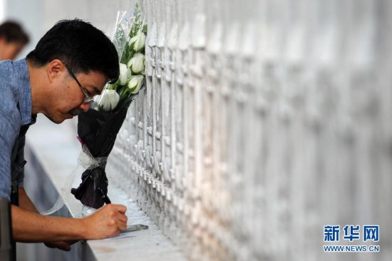 英报盘点李光耀“遗产”:禁售口香糖衣杆禁晾锅