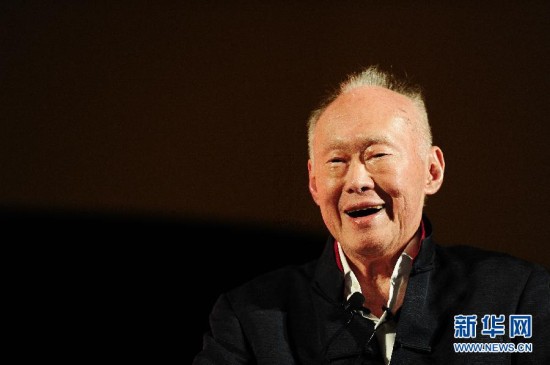 台媒：李光耀学习中文不辍年近90自学流利汉语