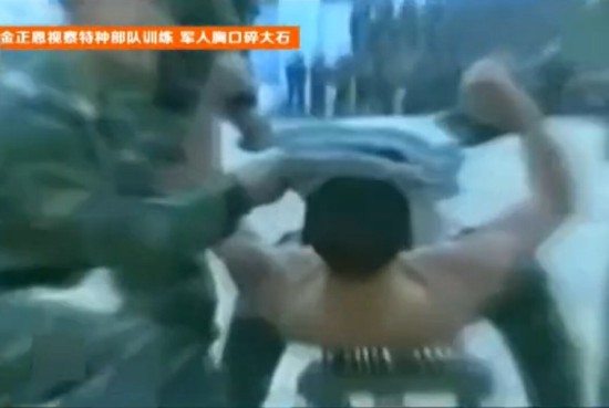 这只是个简单戏法:揭开武术师劈砖断木的科学真相