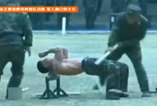 这只是个简单戏法:揭开武术师劈砖断木的科学真相