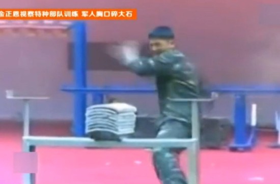 这只是个简单戏法:揭开武术师劈砖断木的科学真相