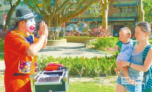 外媒:伦敦街头艺人禁用扰民乐器风笛电吉他上榜