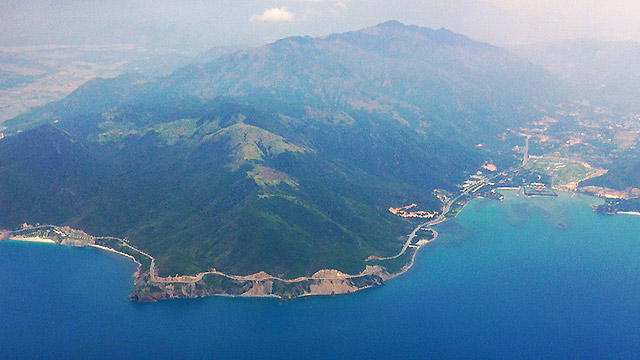 越军金兰湾基地曝光 风景秀丽多艘先进战舰驻泊