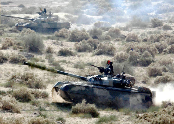 巴基斯坦陆军新型哈立德主战坦克成军参加演习