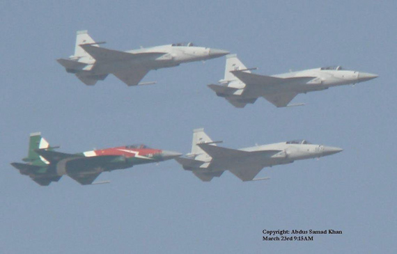 图文：巴基斯坦空军JF-17雷电战机编队